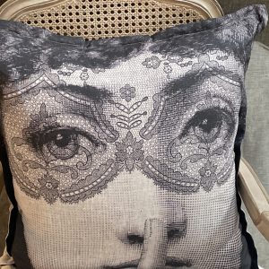 Linen Scatter- fornesetti 1